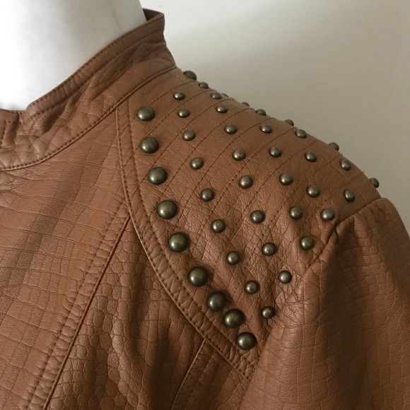 V Cristina Jacket Womens Medium Brown Camel Faux Leather Studded Textured - Picture 12 of 12